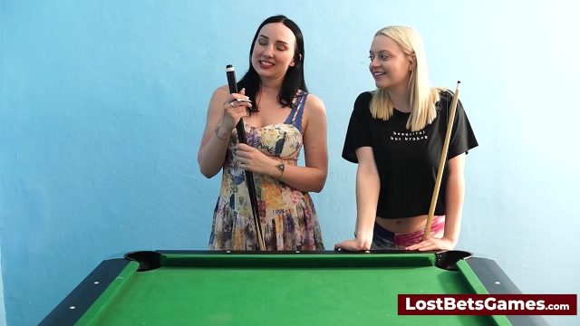 Bilardo sopası ile lezbiyen sikiş izle