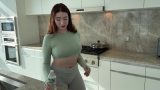 Hafif kızıl saçlarıyla büyük memeli HD Rus sex izle